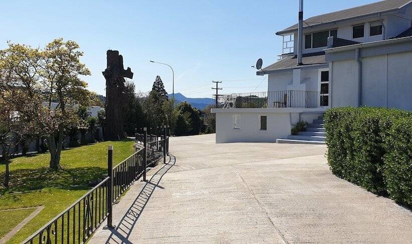 تختخواب و صبحانه Top Of The Town