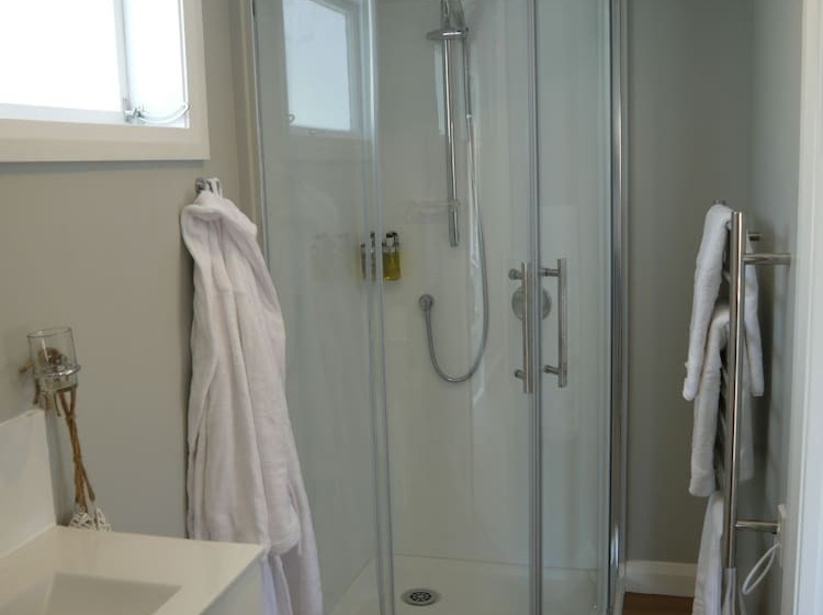 تختخواب و صبحانه Top Of The Town