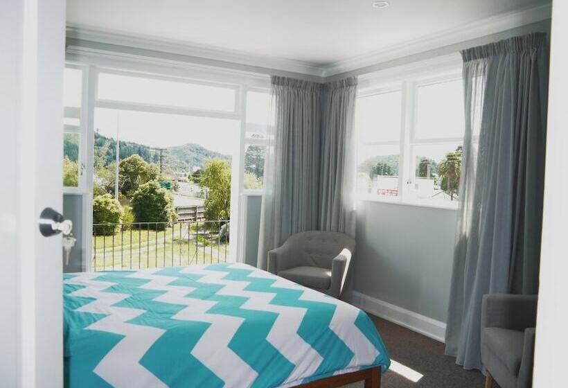 تختخواب و صبحانه Top Of The Town