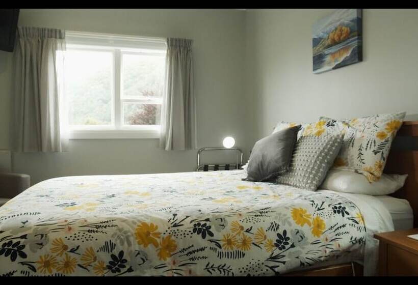 تختخواب و صبحانه Top Of The Town