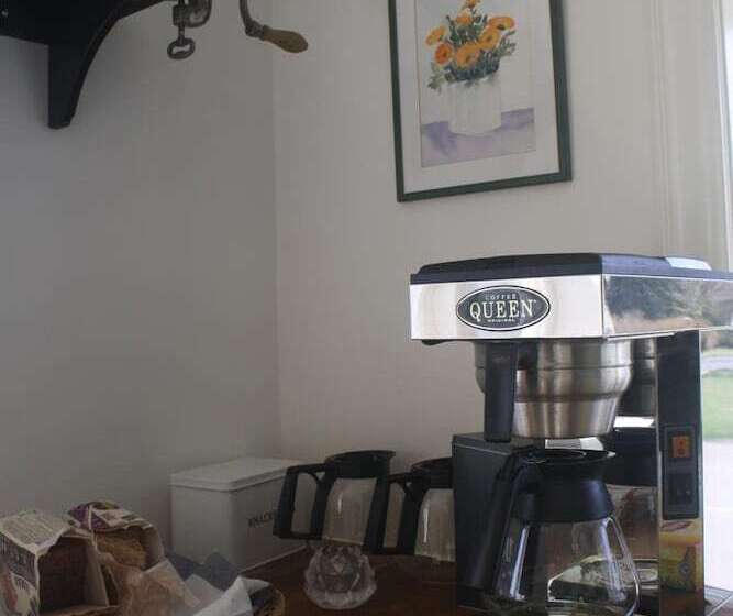 Alvaret Hotel & Hostel