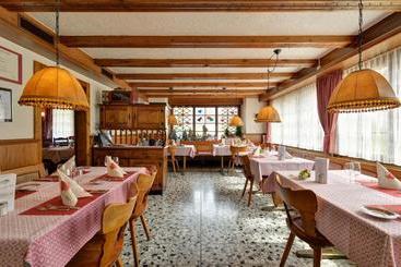هتل Hôtel Du Chasseur