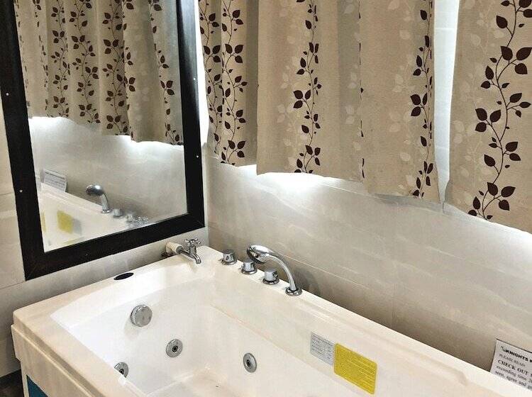 فندق Knights Ko Suites