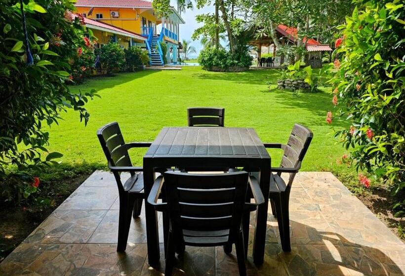 ホテル Las Lajas Beach Resort