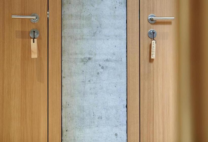 ホテル Pension Laresch