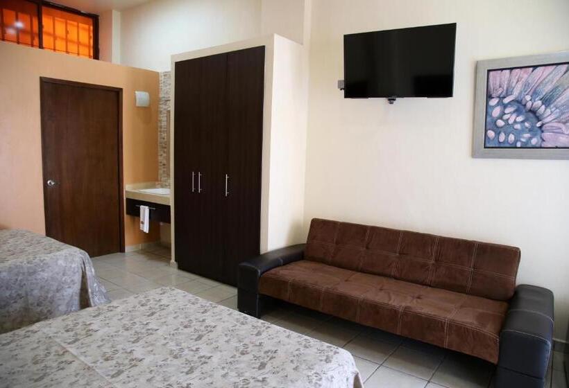 Отель Plaza Bernal