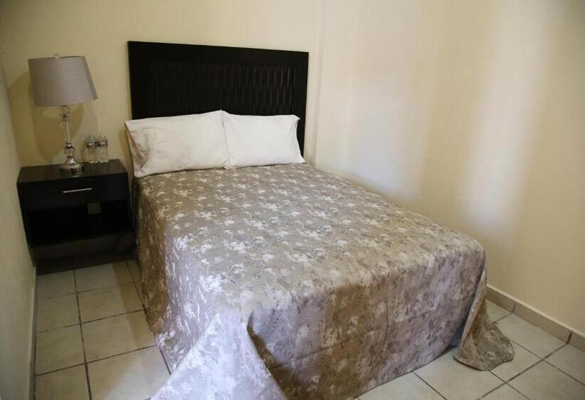 Отель Plaza Bernal