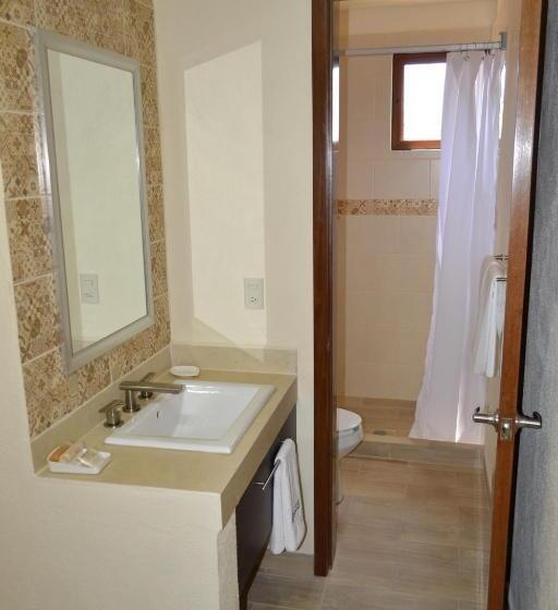 فندق Plaza Bernal