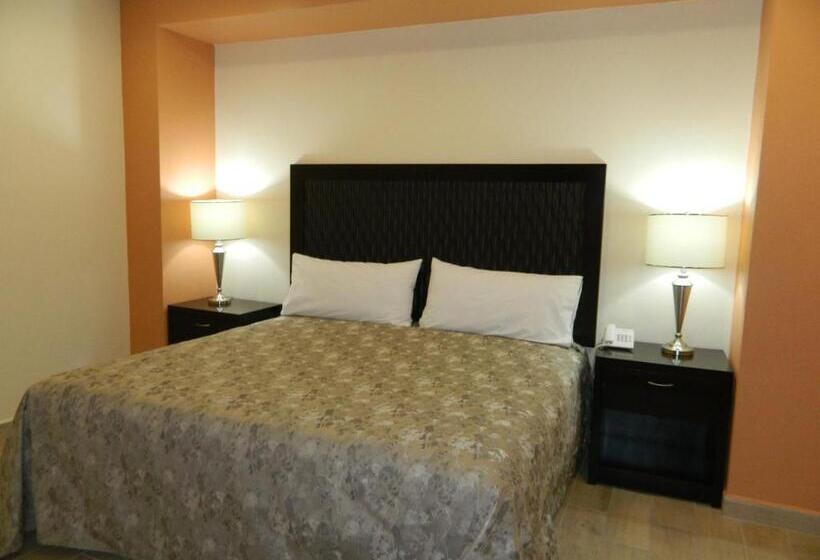 Отель Plaza Bernal