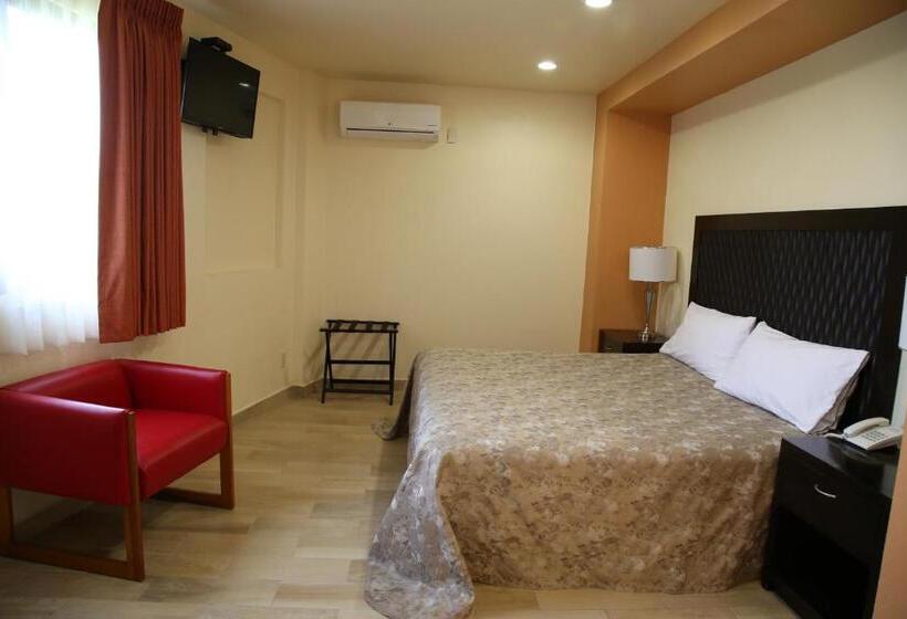 Отель Plaza Bernal