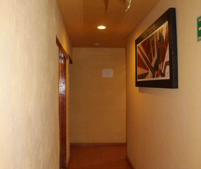 Отель Plaza Mayor