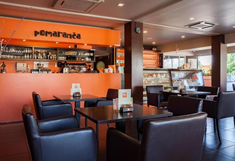 هتل Pomaranča