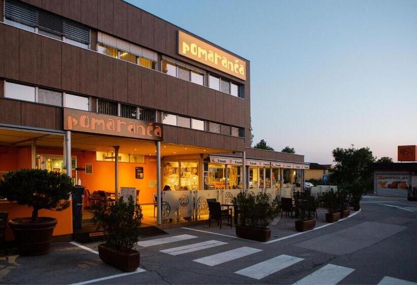 هتل Pomaranča