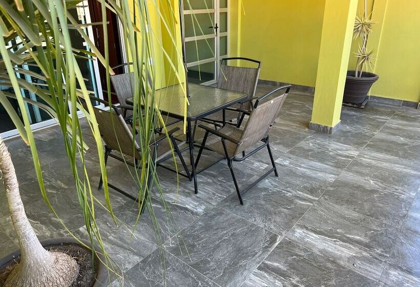 فندق Tierra Roja