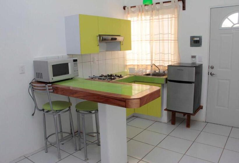 هتل Y Suites Del Pacifico