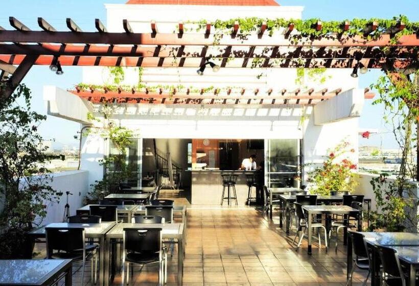 ホテル Zen Rooms Ninoy Aquino Airport