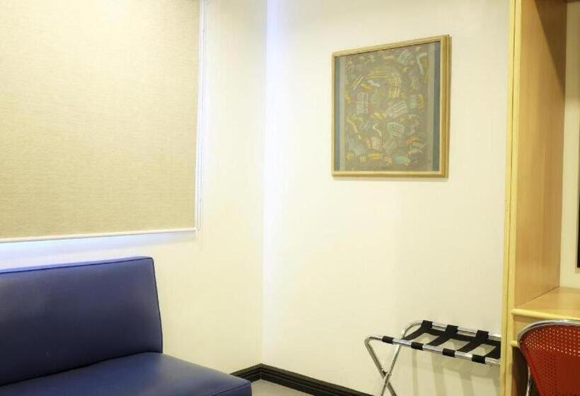 ホテル Zen Rooms Ninoy Aquino Airport