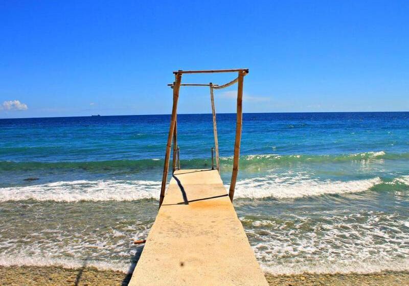 Giswold Lagunde Beach Resort