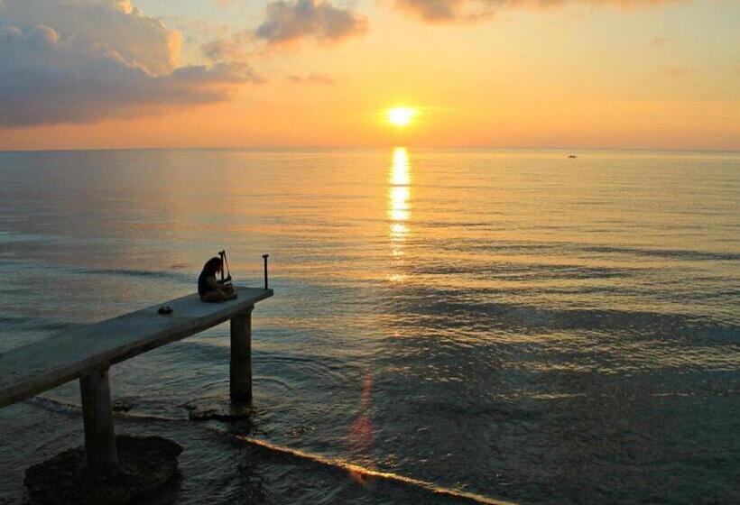 Giswold Lagunde Beach Resort