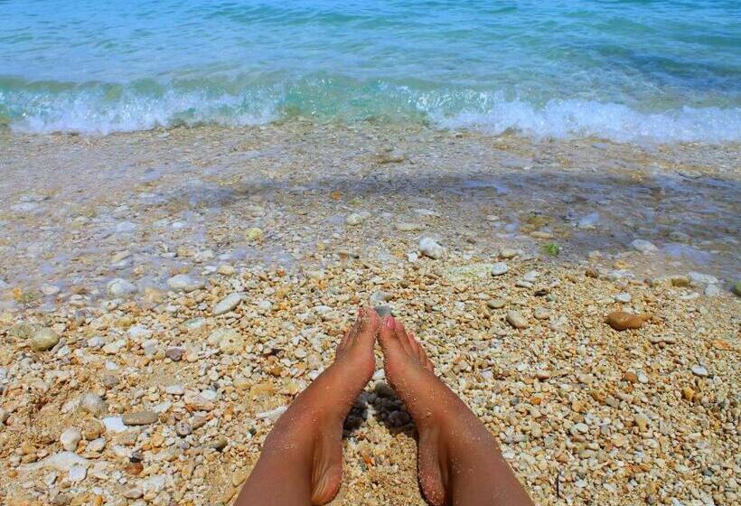 Giswold Lagunde Beach Resort