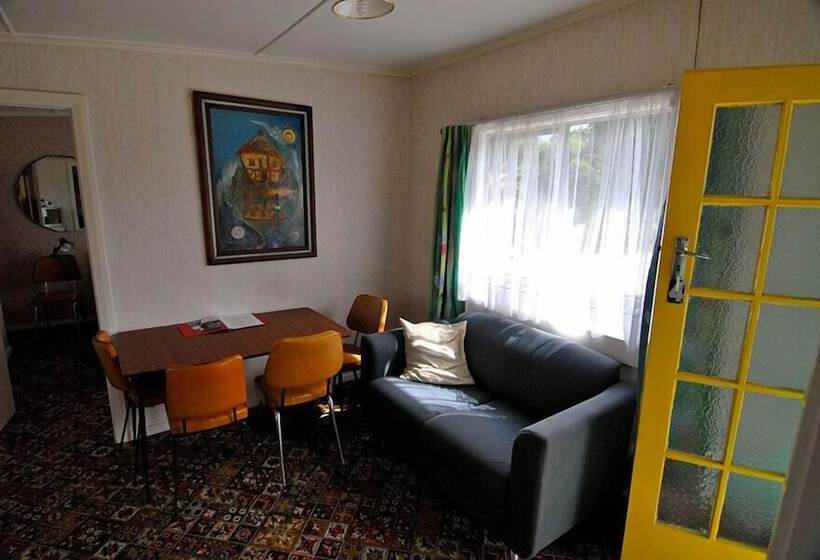 מוטל Karamea Farm Baches