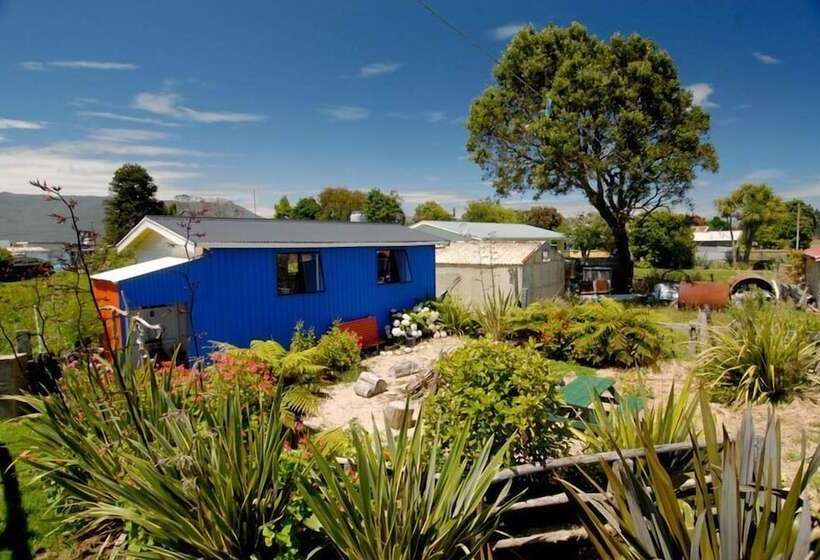 מוטל Karamea Farm Baches