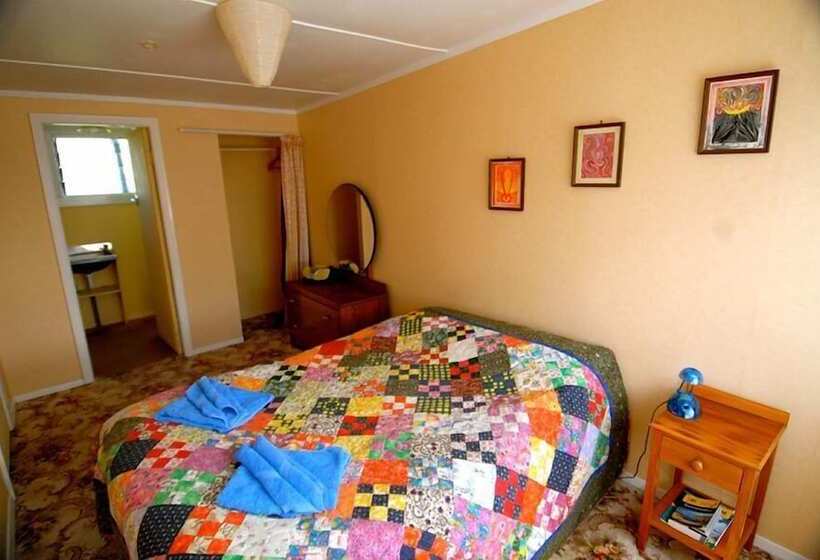 מוטל Karamea Farm Baches