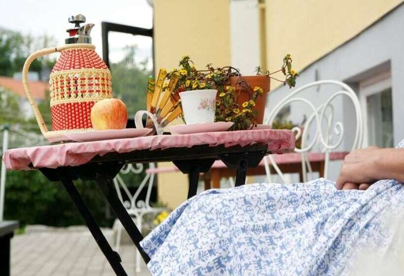 Roddaren Vandrarhem   Hostel