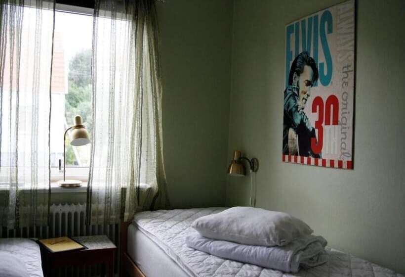 Roddaren Vandrarhem   Hostel