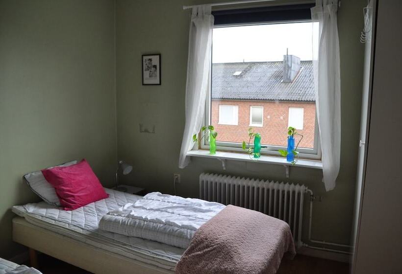 Roddaren Vandrarhem   Hostel