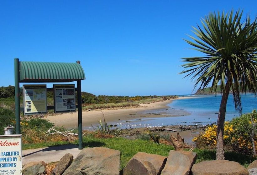 Surat Bay Lodge By The Sea/backpackers Hostel