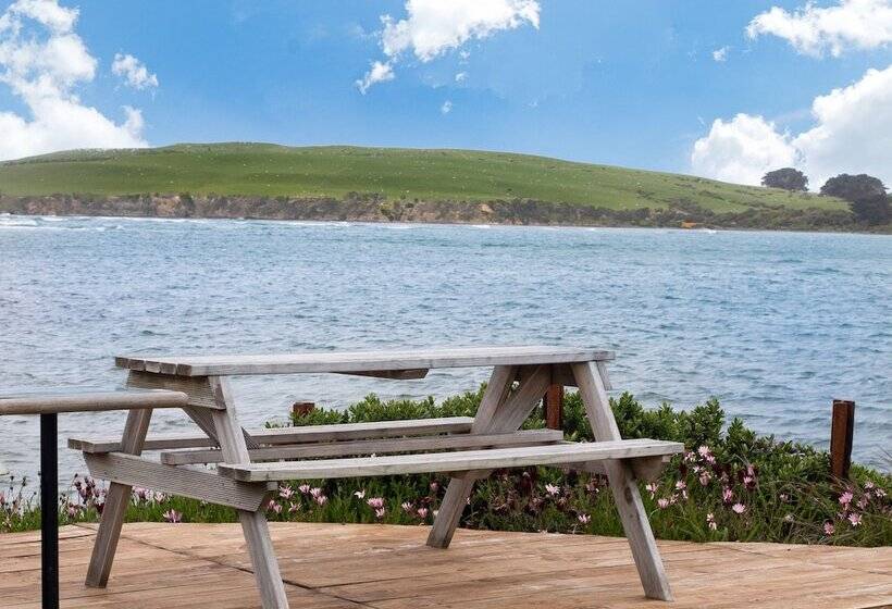 Surat Bay Lodge By The Sea/backpackers Hostel