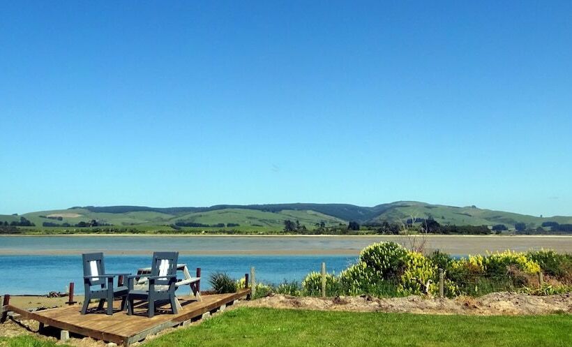 Surat Bay Lodge By The Sea/backpackers Hostel