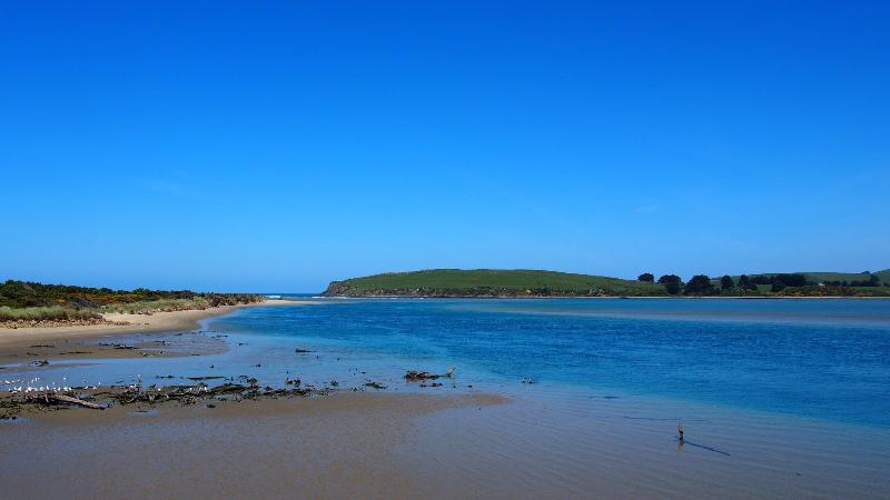 Surat Bay Lodge By The Sea/backpackers Hostel