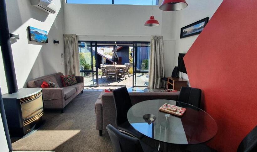 The Moorings Motel And Apartments