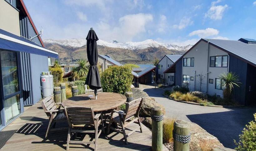 The Moorings Motel And Apartments