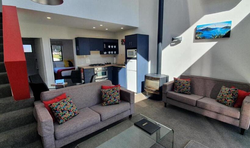 The Moorings Motel And Apartments