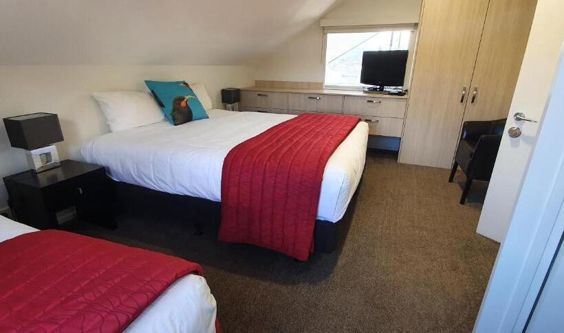 The Moorings Motel And Apartments