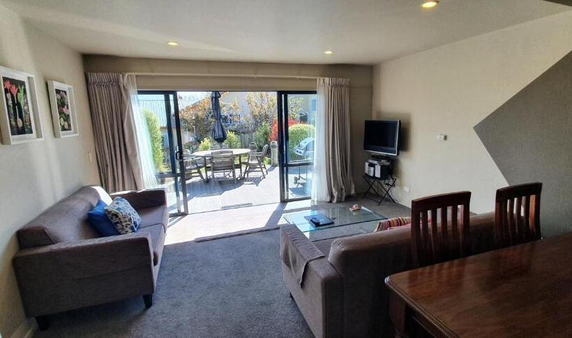 The Moorings Motel And Apartments