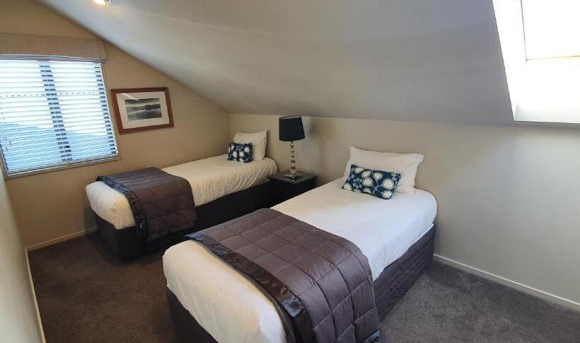 The Moorings Motel And Apartments