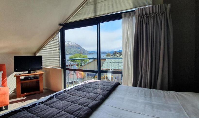 The Moorings Motel And Apartments