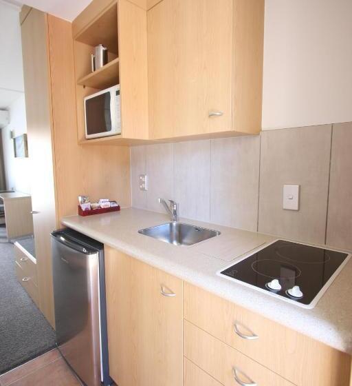 The Moorings Motel And Apartments