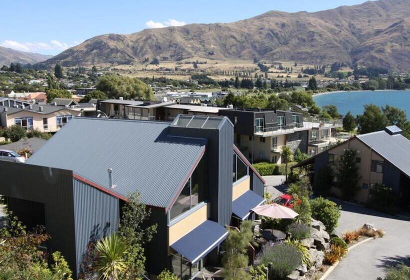 The Moorings Motel And Apartments