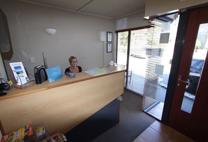 The Moorings Motel And Apartments