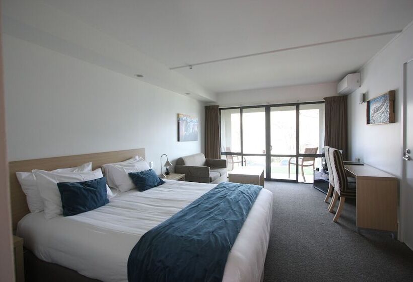 The Moorings Motel And Apartments