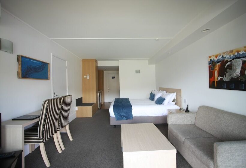 The Moorings Motel And Apartments