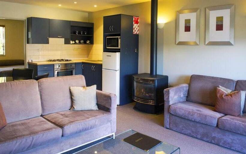 The Moorings Motel And Apartments