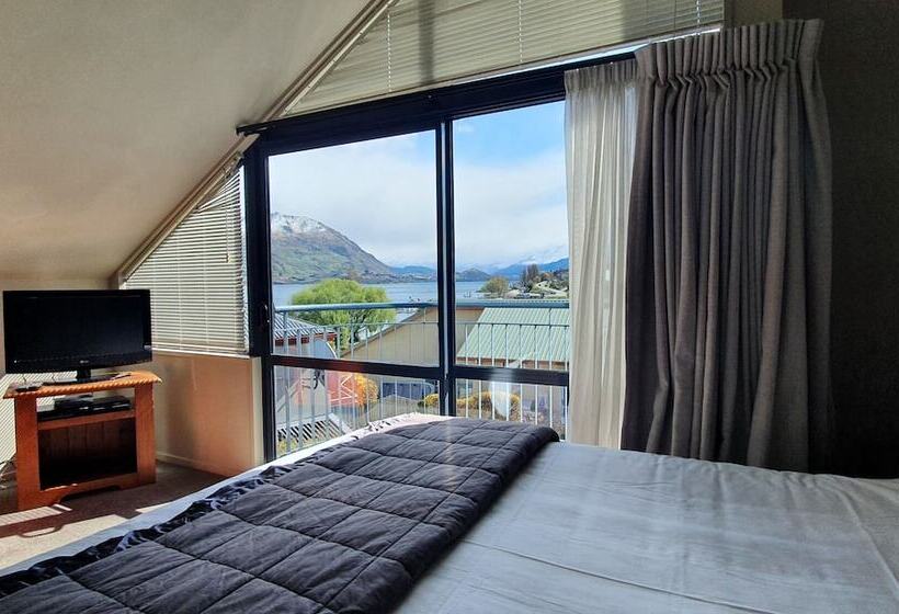 The Moorings Motel And Apartments