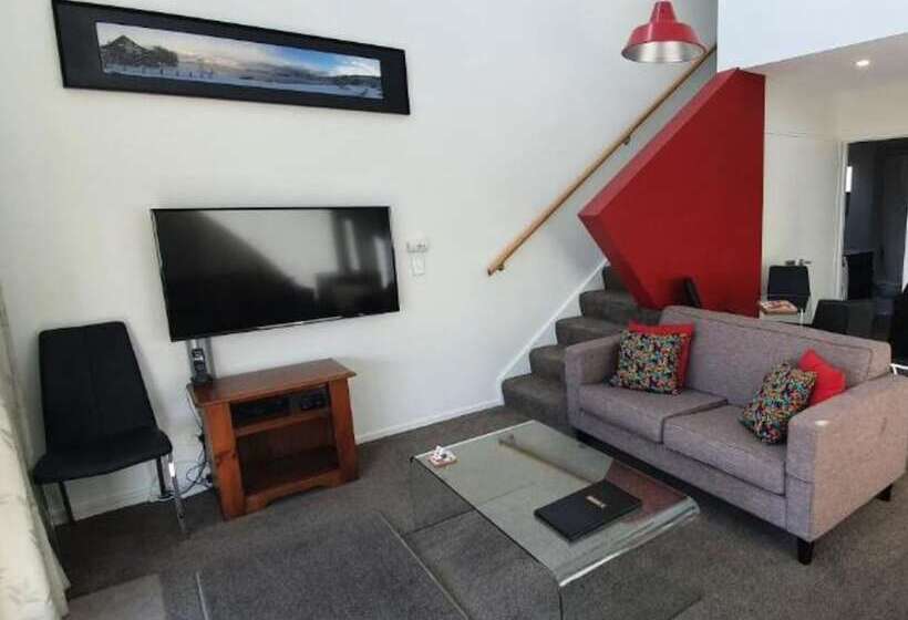 The Moorings Motel And Apartments