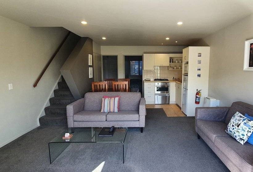 The Moorings Motel And Apartments